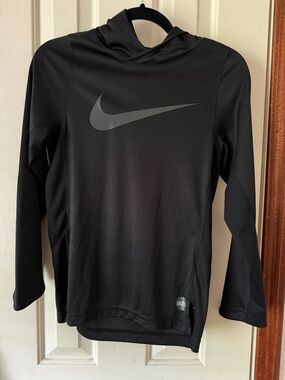 Women’s Nike dri fit long sleeve hooded top